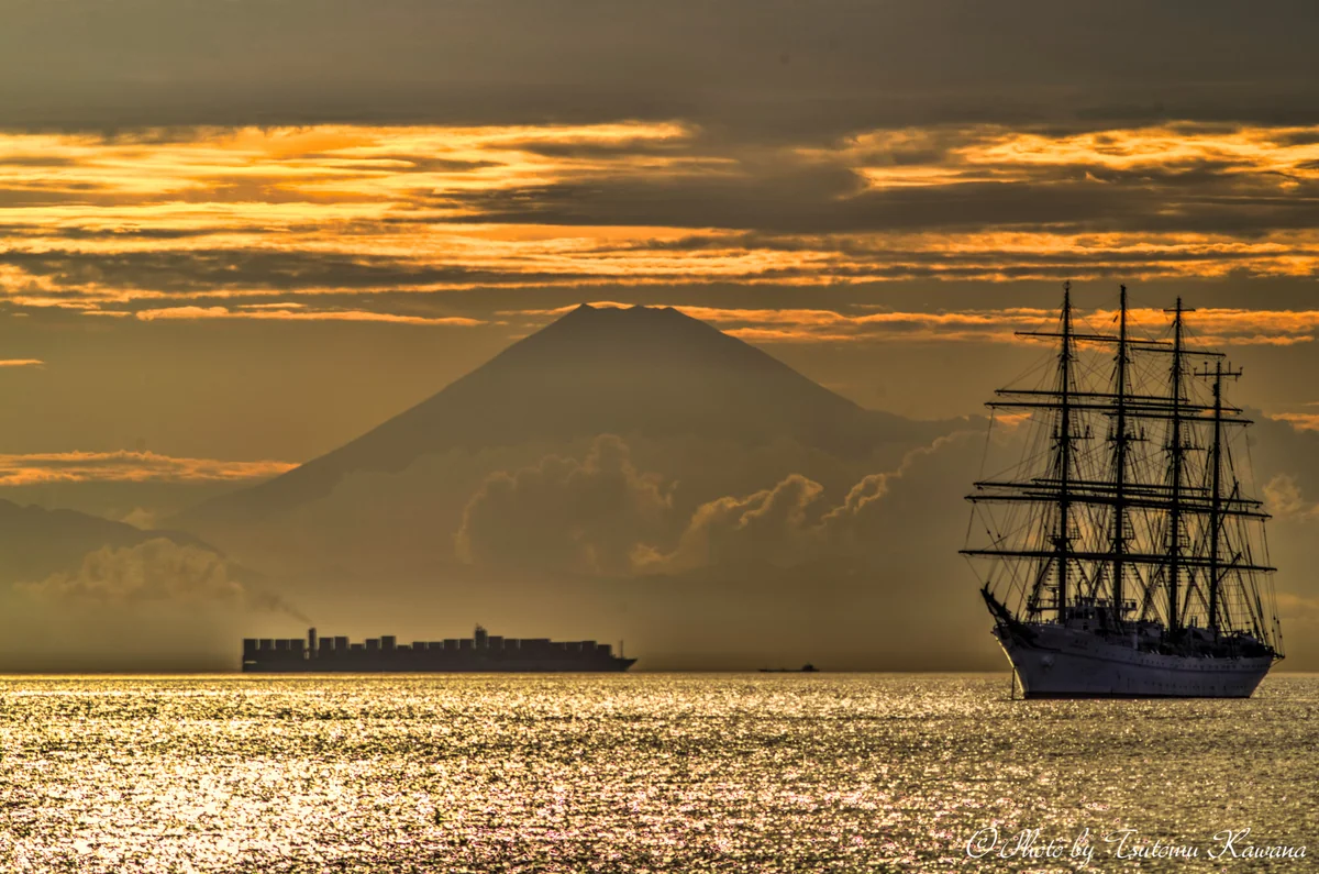 投稿写真：夏富士を背に海王丸は偉大なり