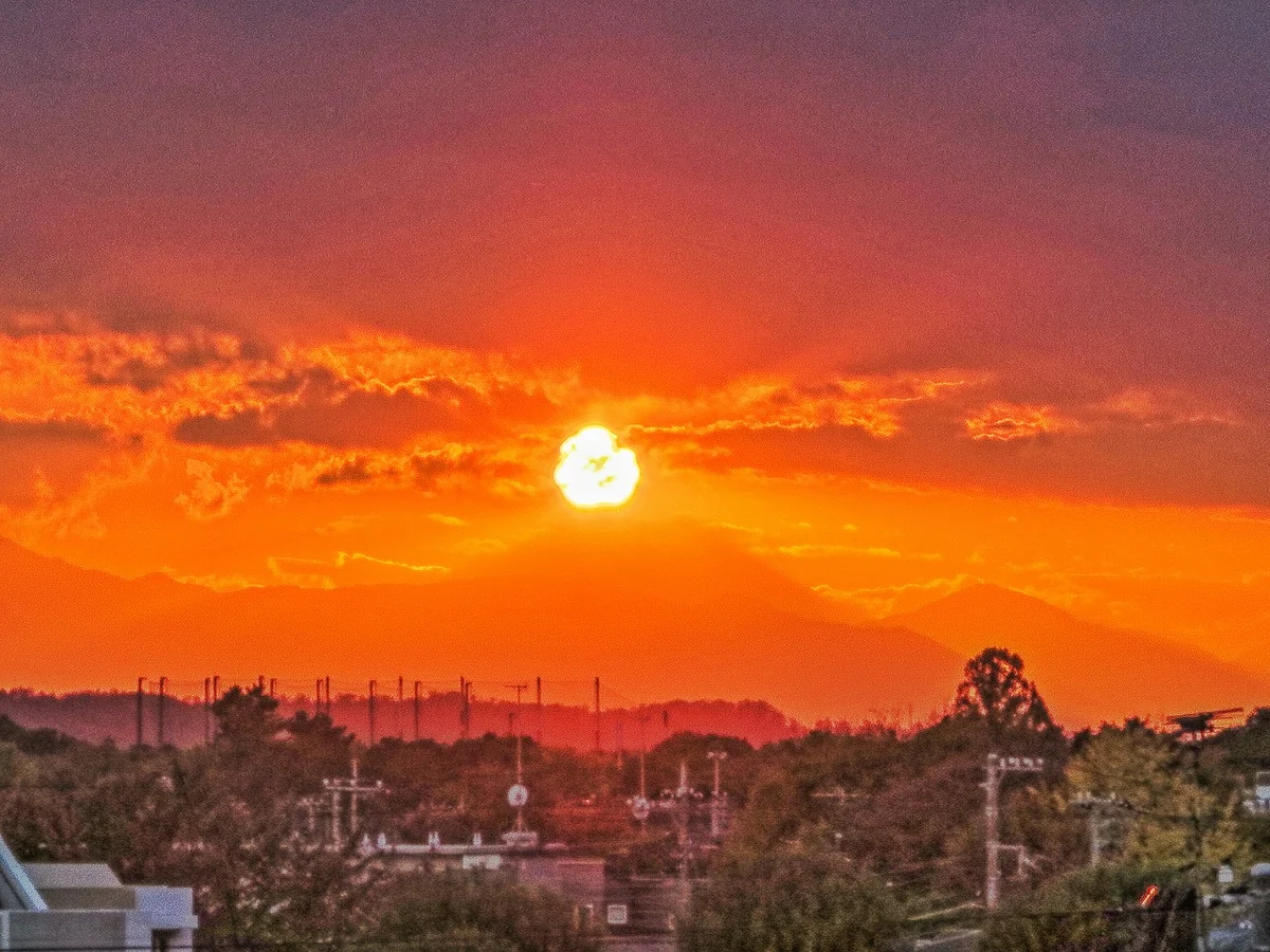 投稿写真：雲間のダイヤモンド富士の始まり
