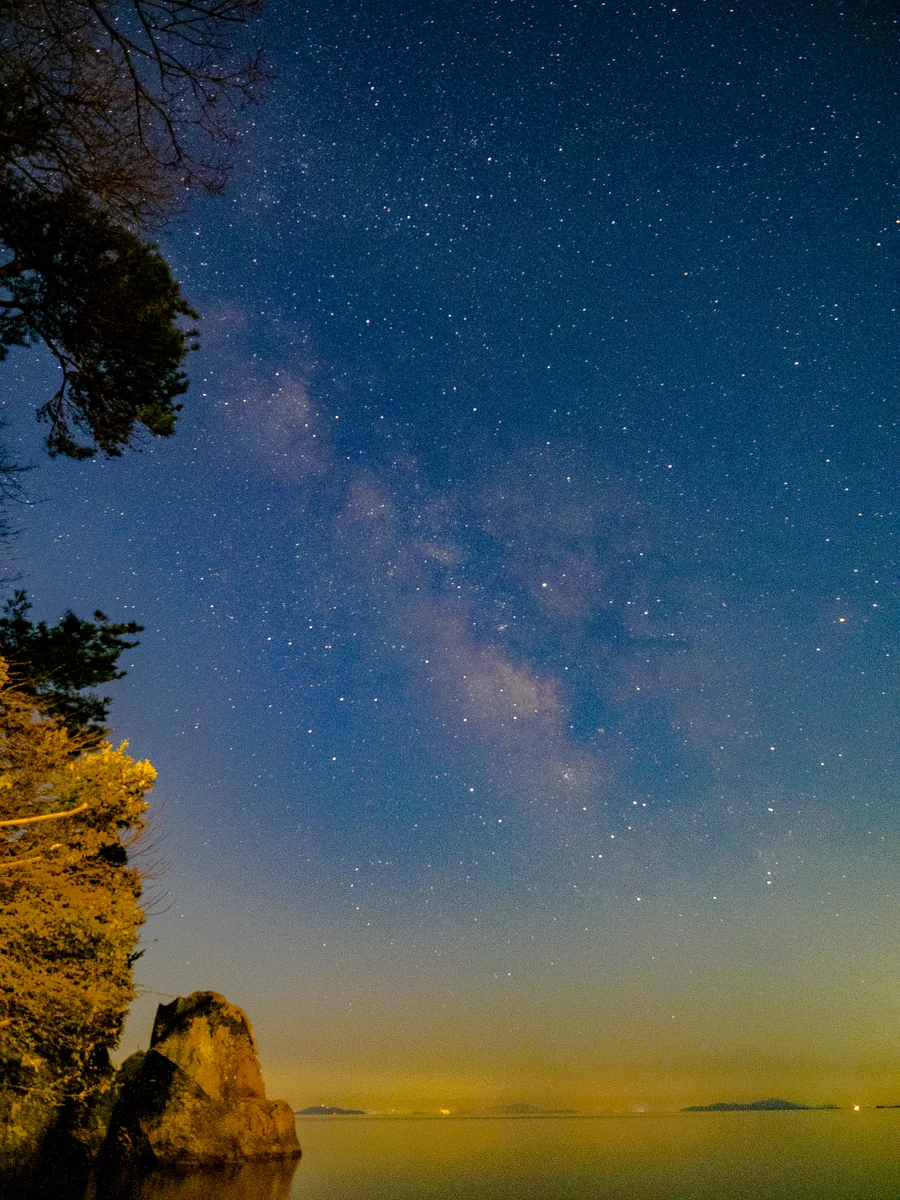 投稿写真：天の川銀河と海津大崎の岩礁