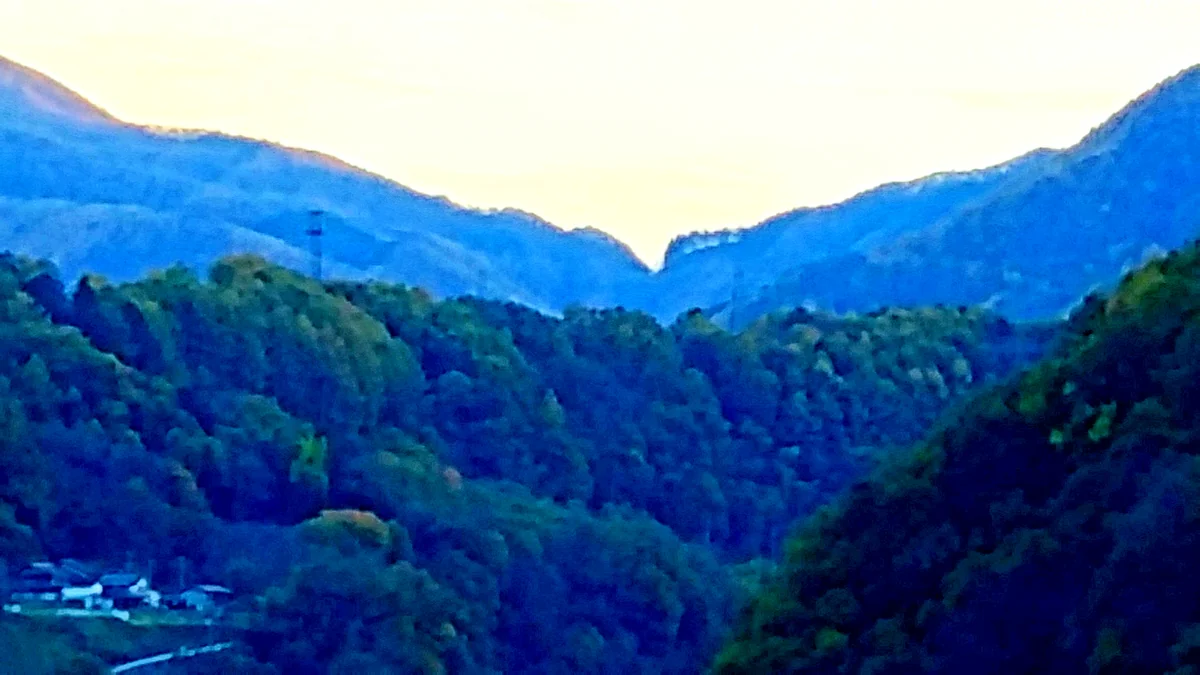 投稿写真：大地を切り裂く分杭峠の凹はパワースポットの源？