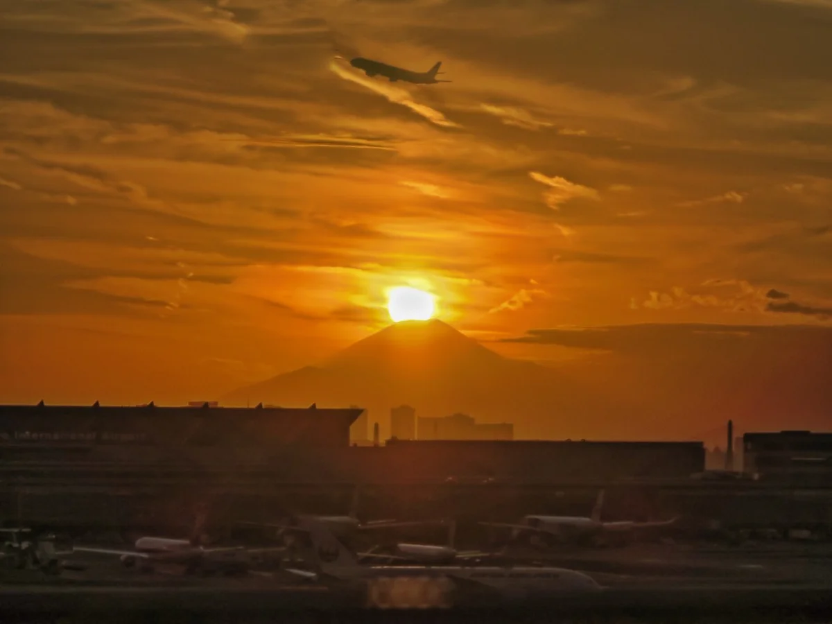 投稿写真：ダイヤモンド富士と離陸機