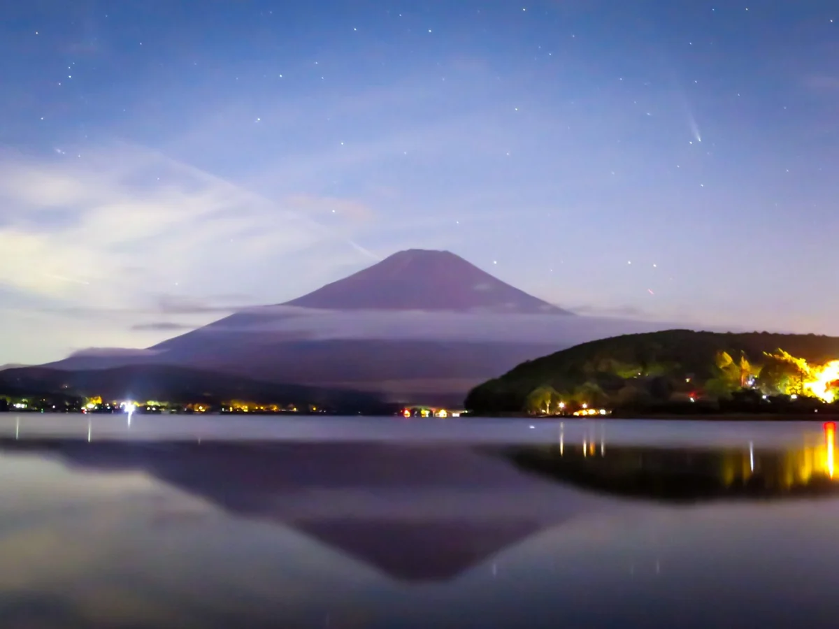 投稿写真：逆さ富士と紫金山・アトラス彗星