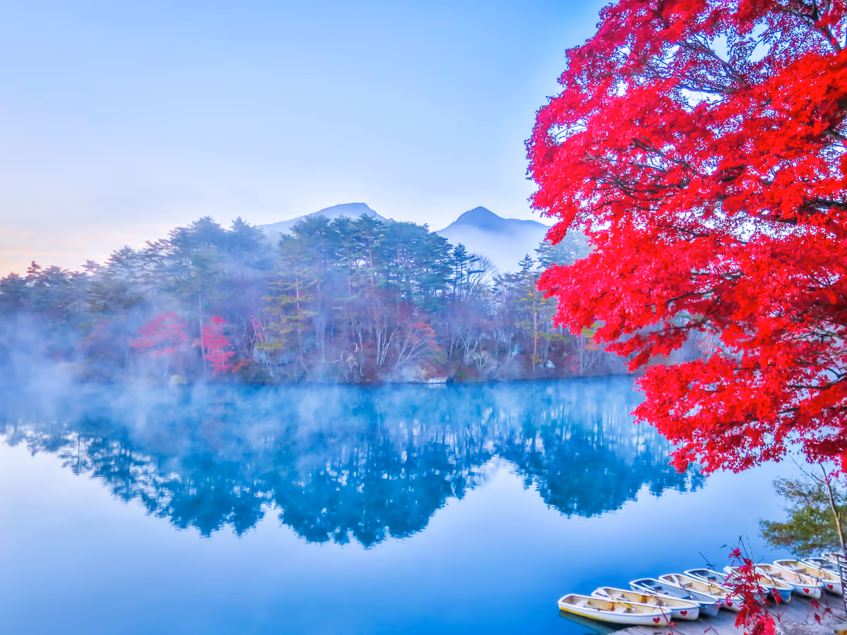 投稿写真：磐梯山とカエデの紅葉と気嵐