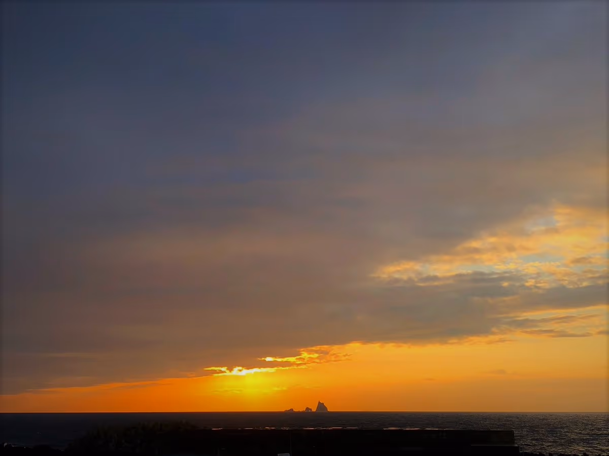 投稿写真：三本岳と夕陽