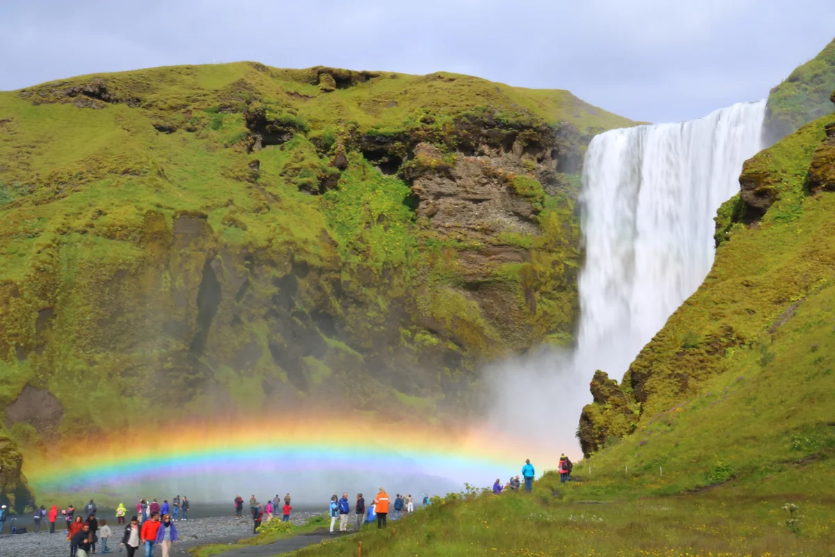 投稿写真：スコーガフォス　滝壺の虹