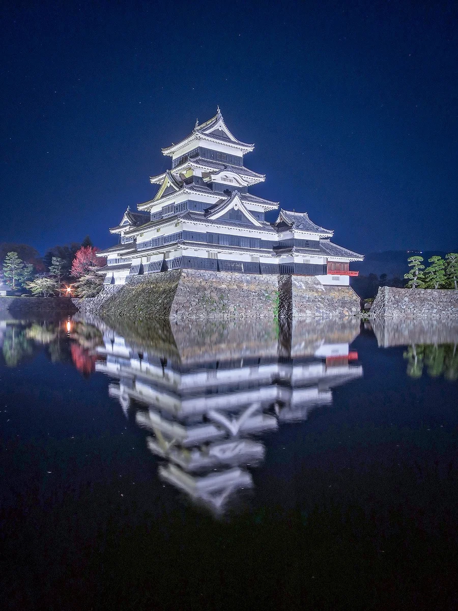 投稿写真：夜の松本城リフレクション②