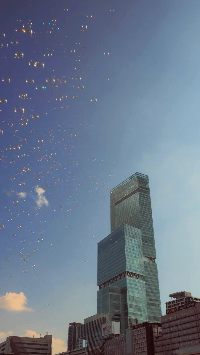 投稿写真：シャボン玉舞う青空
