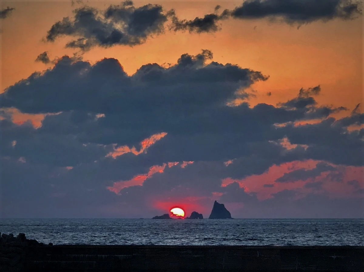 投稿写真：三本岳に沈む夕陽