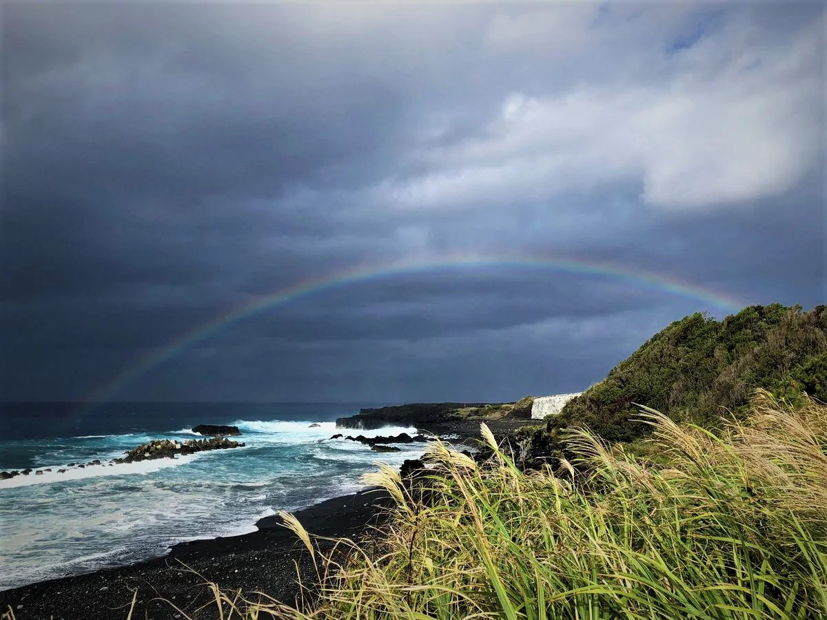 投稿写真：台風接近中の朝の虹