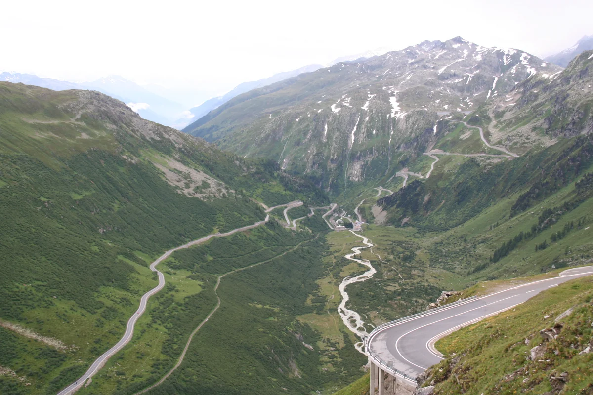 投稿写真：スイスの峠道