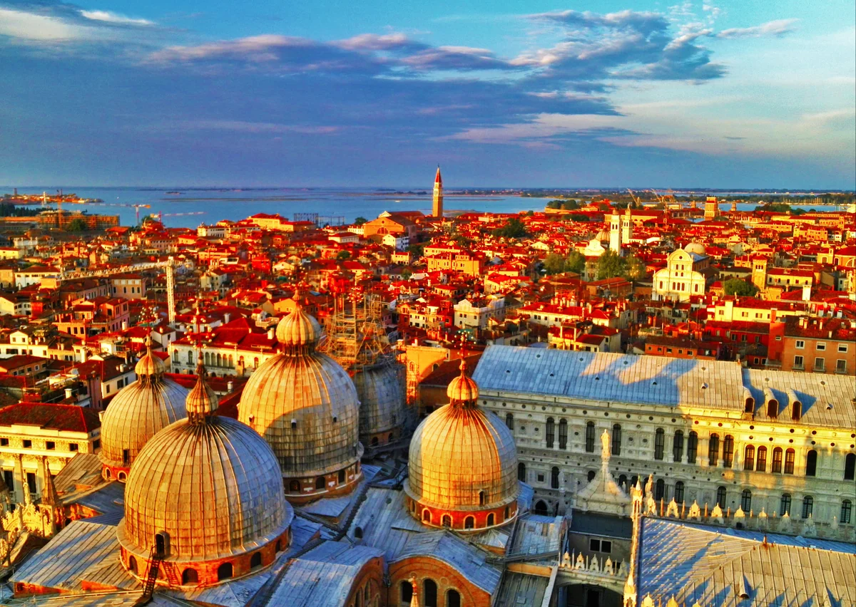 投稿写真：夕暮れのヴェネチアの鐘楼から(From Campanile)