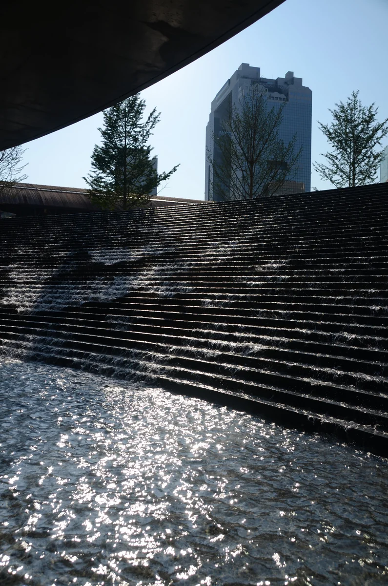 投稿写真：都会の中の流れ