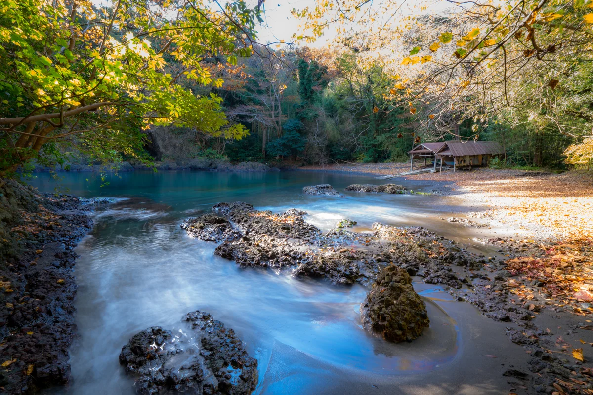 投稿写真：秘密にしておきたい神秘の青い入江「虫谷の入江」