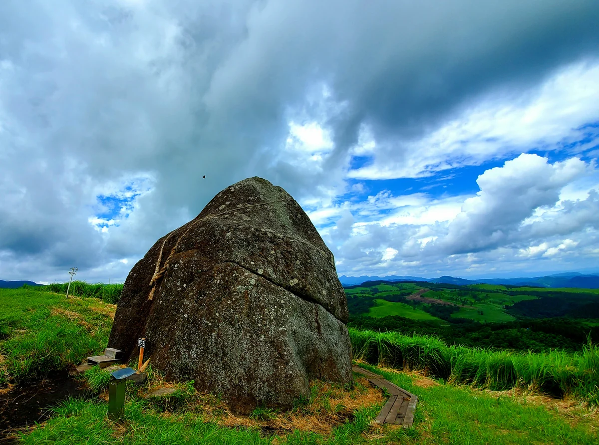 投稿写真：押戸石の丘の巨石群