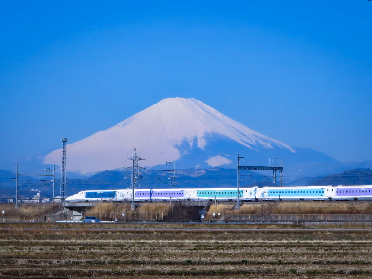 投稿写真：ディズニー新幹線と化粧直しした富士山