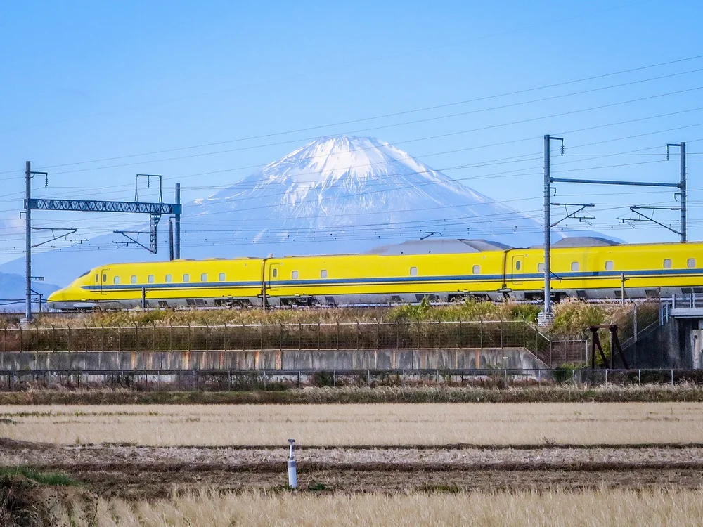 投稿写真：ドクターイエローと富士山