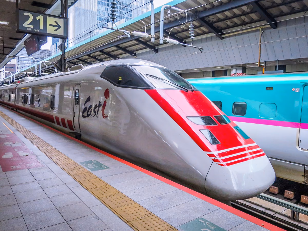 投稿写真：東京駅に停車中のイーストアイ④