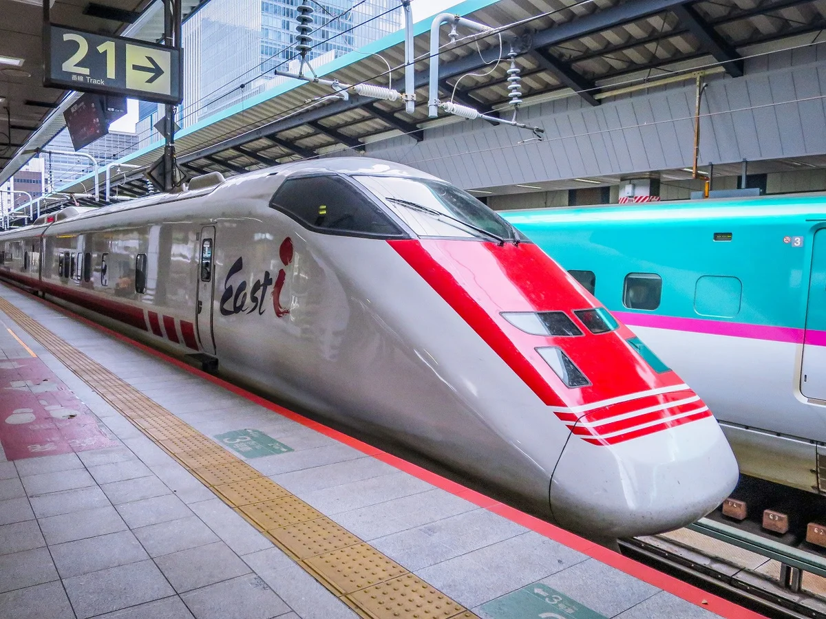 投稿写真：東京駅に停車中のイーストアイ④