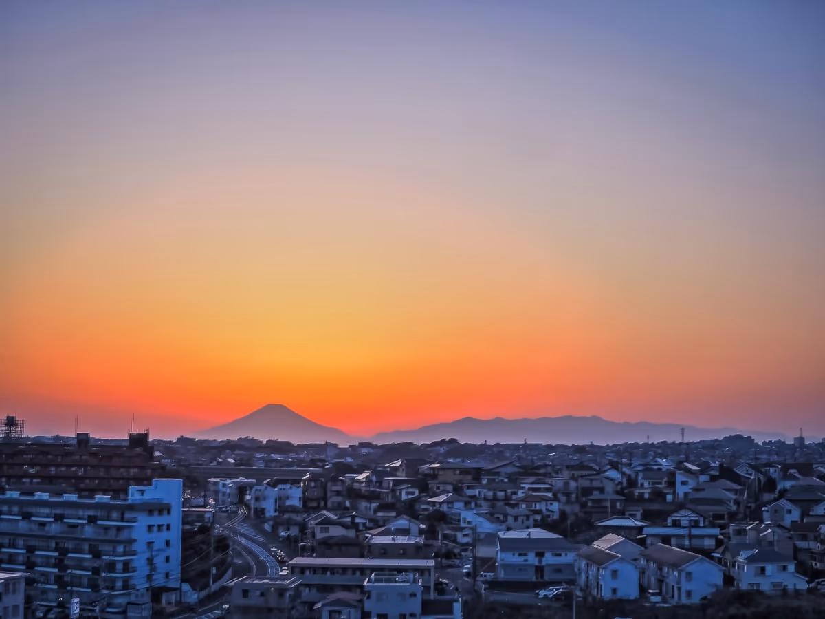 投稿写真：マジックアワーの富士山と丹沢山地