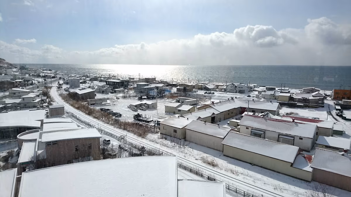 投稿写真：少雪新冠の町が雪に包まれた。
