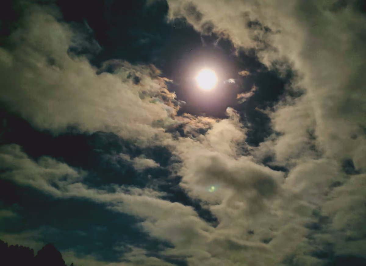 投稿写真：月夜の雲