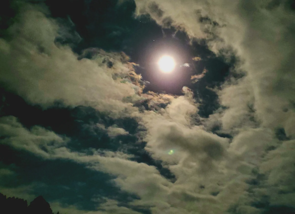 投稿写真：月夜の雲