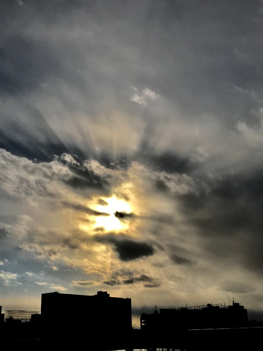 投稿写真：後光を拝んで