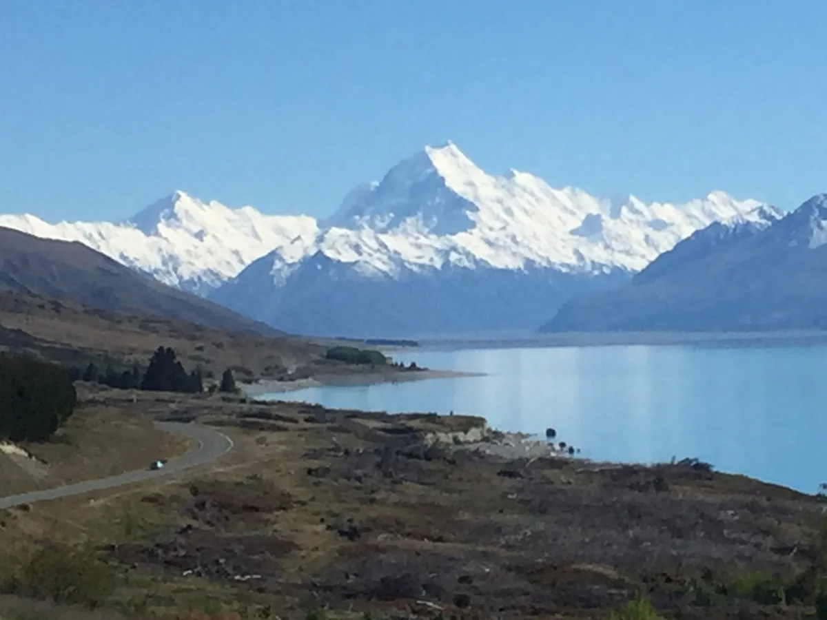 投稿写真：マウントクックとプカキ湖