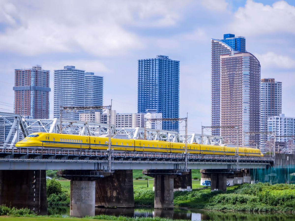 投稿写真：ドクターイエローとタワマン