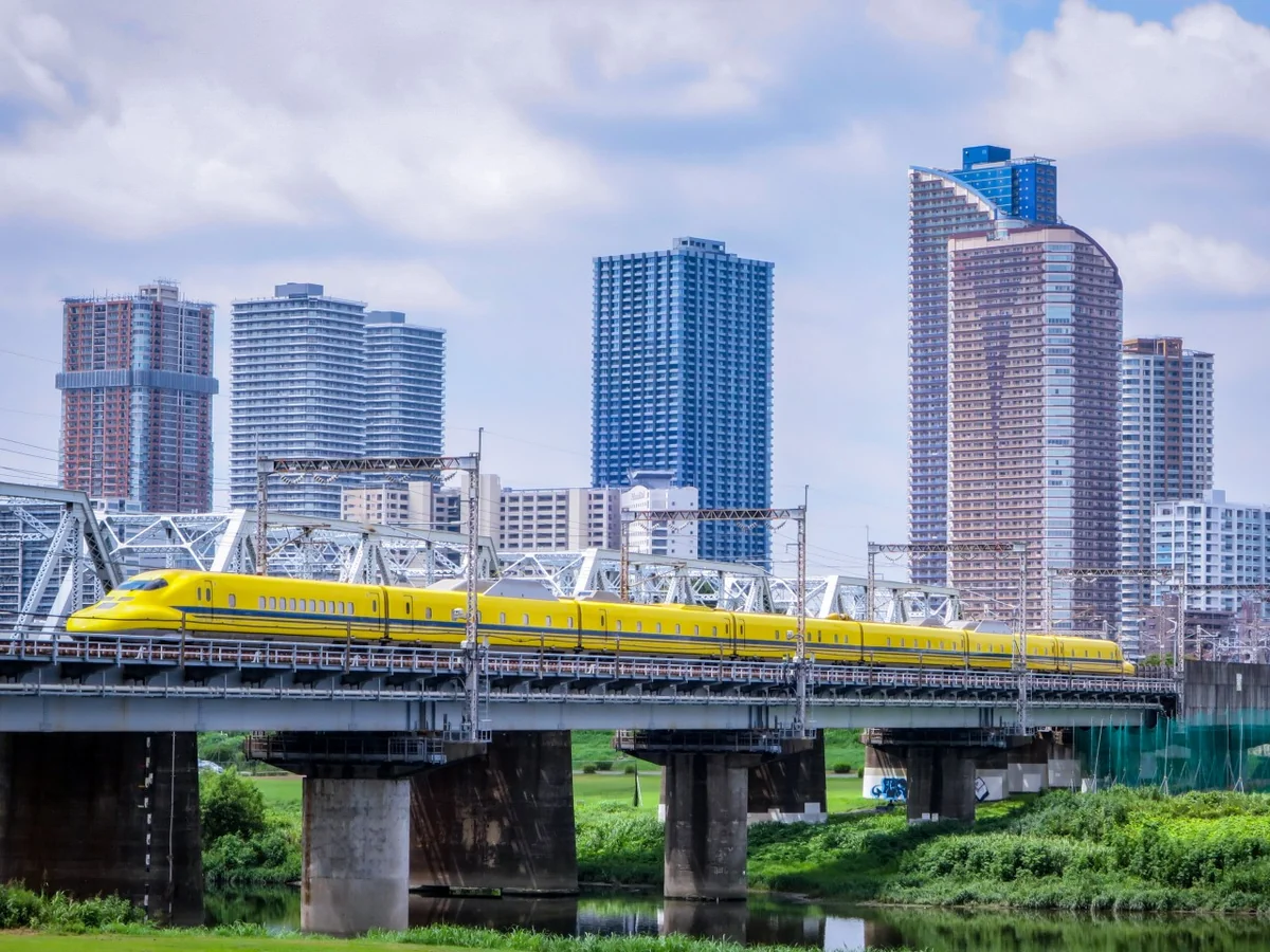 投稿写真：ドクターイエローとタワマン