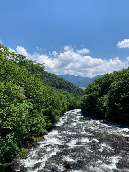 投稿：竜頭の滝の始まり、遥か向こうに中禅寺湖
