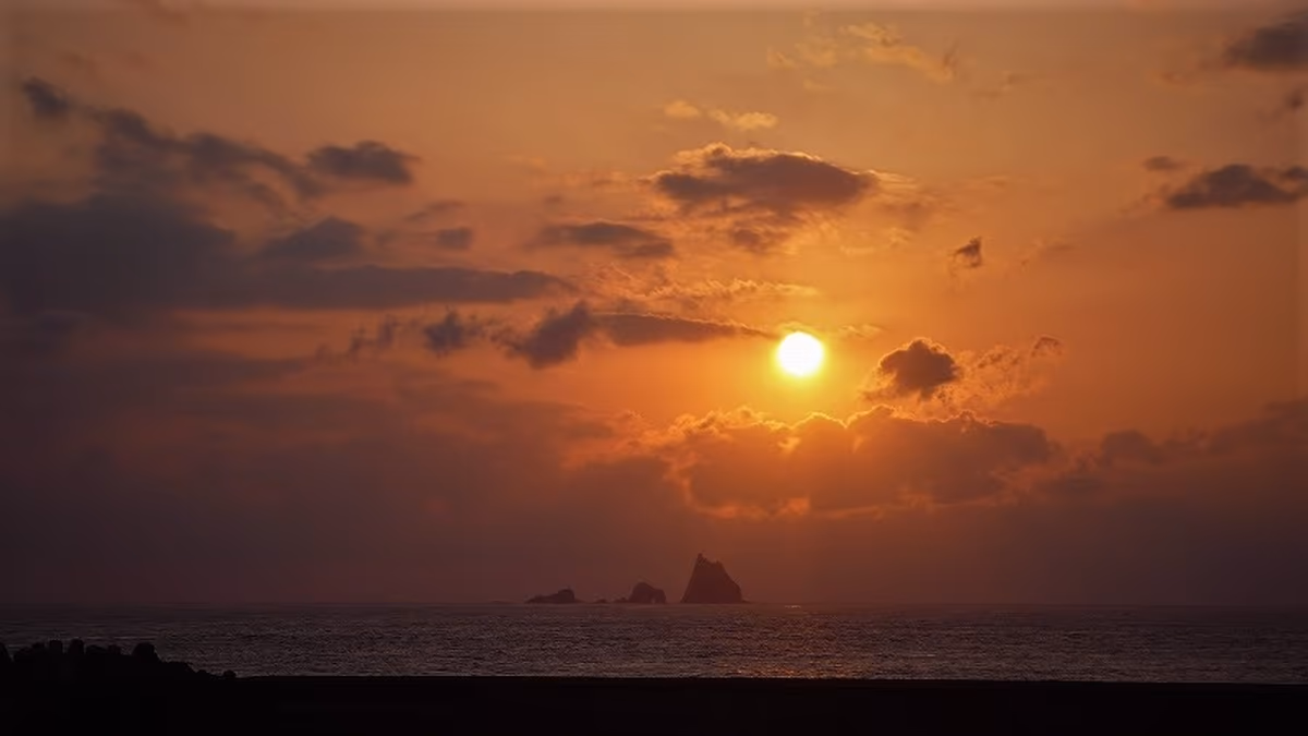 投稿写真：三本岳と夕陽