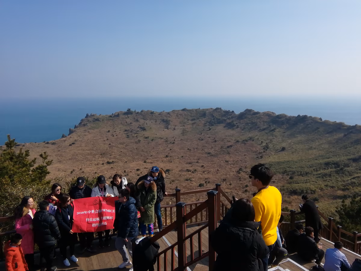 投稿写真：韓国・済州島「城山日出峯」山頂の眺め