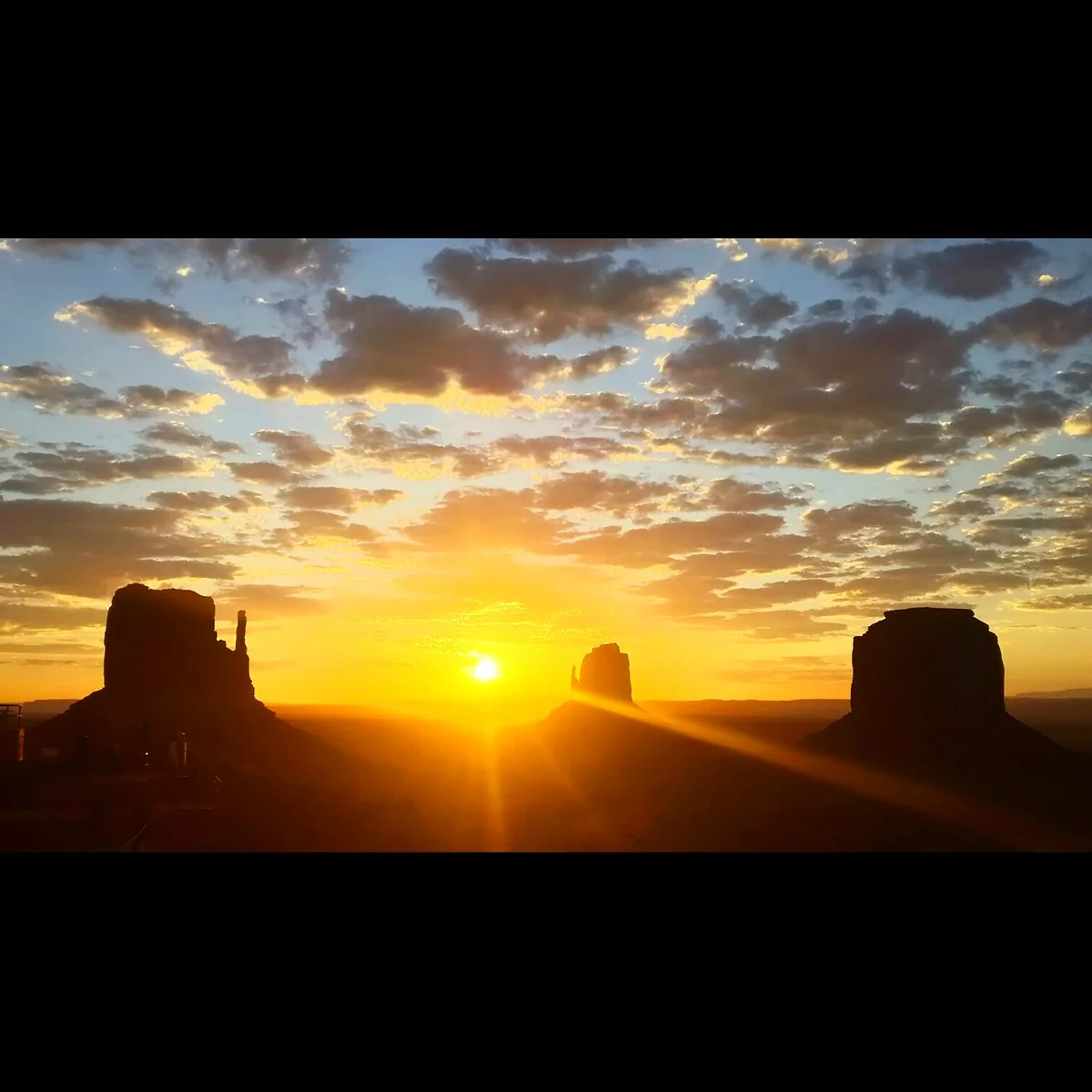 投稿写真：モニュメントバレーのサンライズ
