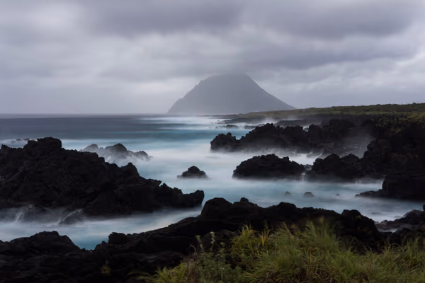 投稿：八丈島から八丈小島を望む