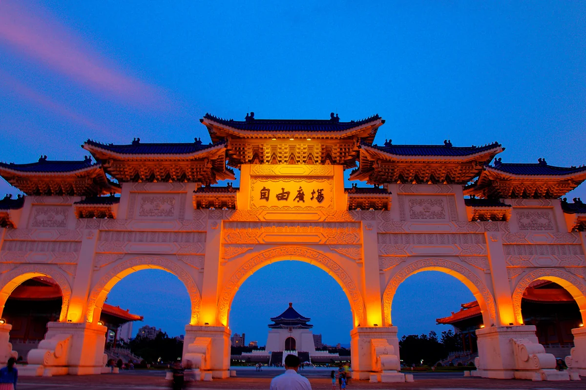 投稿写真：自由広場門のライトアップ