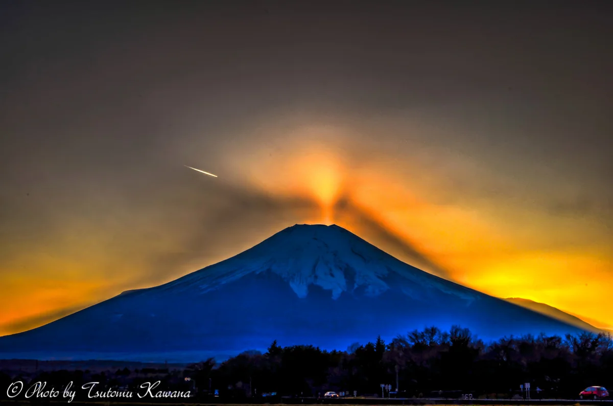 投稿写真：影富士、空に浮かびけり。
