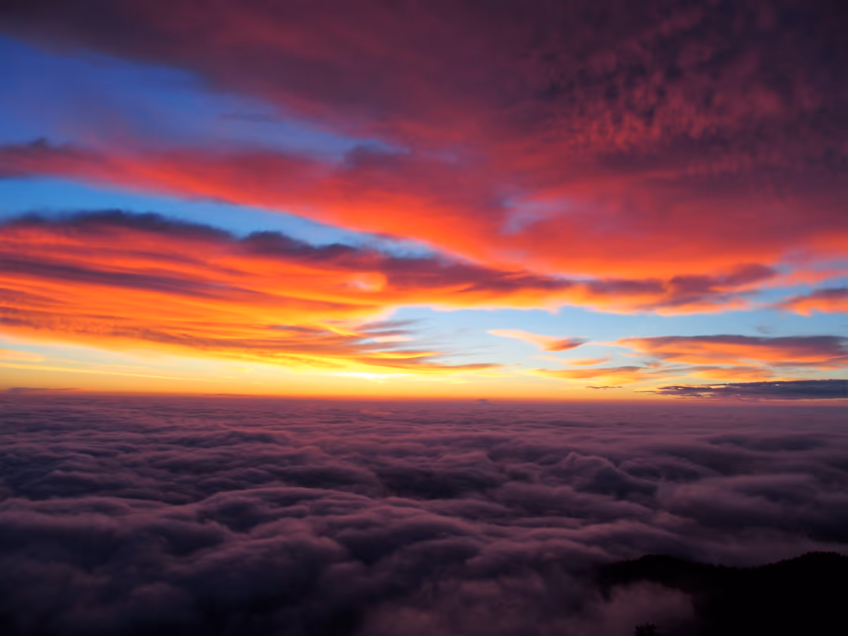 投稿写真：炎立つ雲海