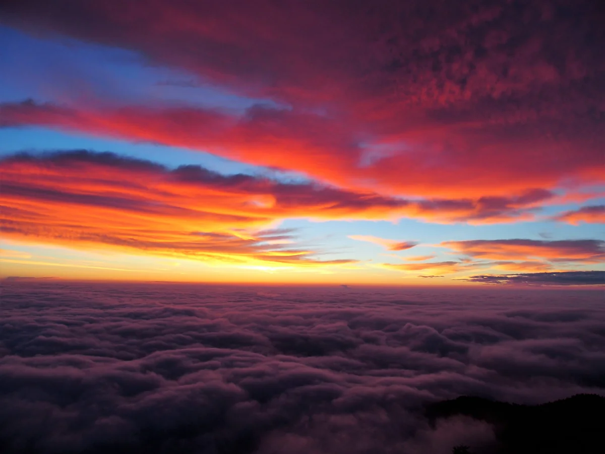 投稿写真：炎立つ雲海