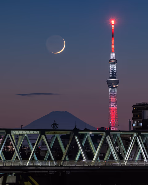 投稿：三日月と富士山とスカイツリーの絶景