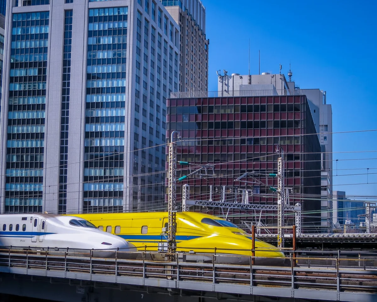 投稿写真：ドクターイエローと白い新幹線