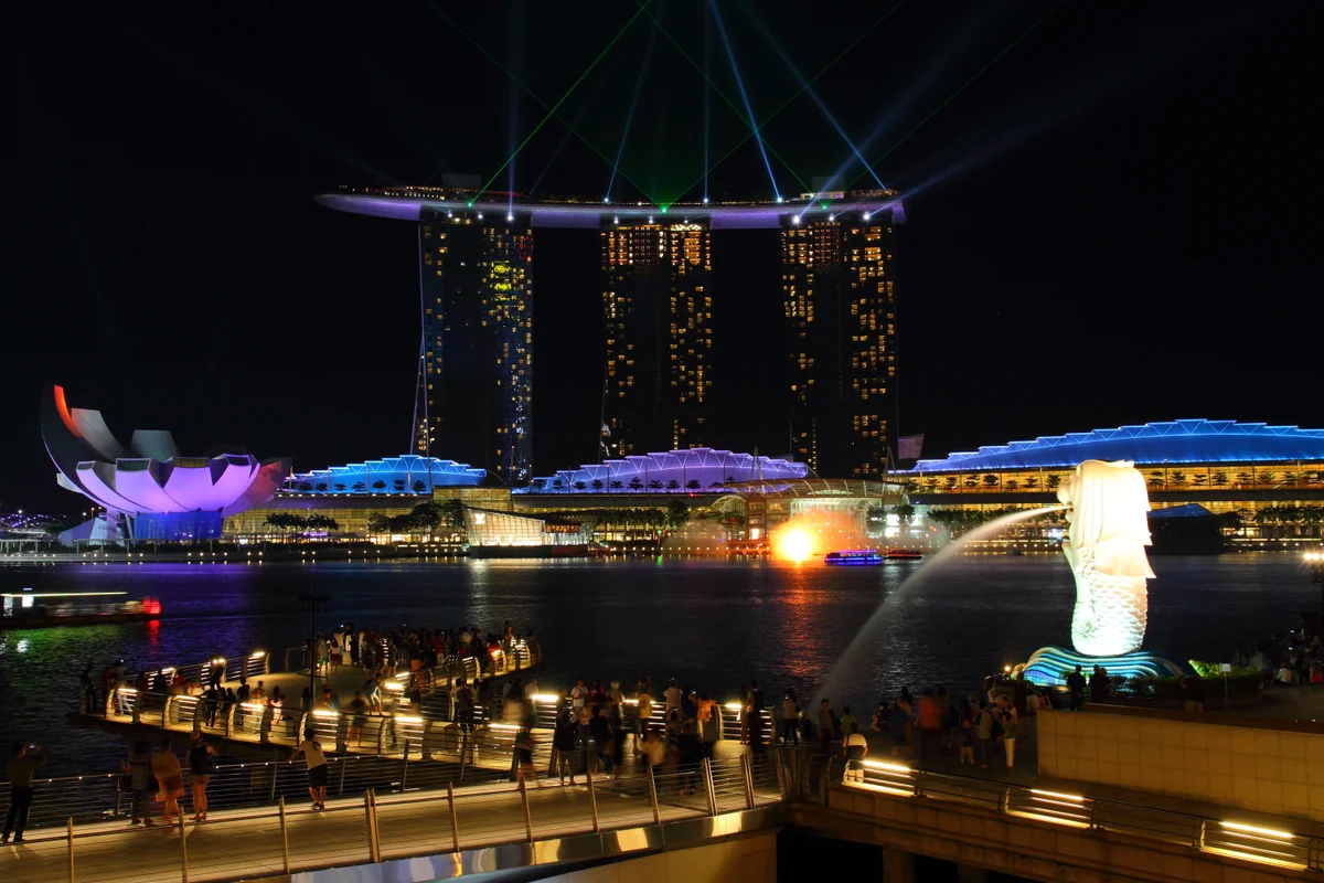 投稿写真：シンガポール　マリーナベイサンズとマーライオン
