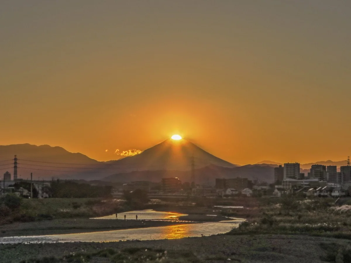 投稿写真：蛇行する川とダイヤモンド富士