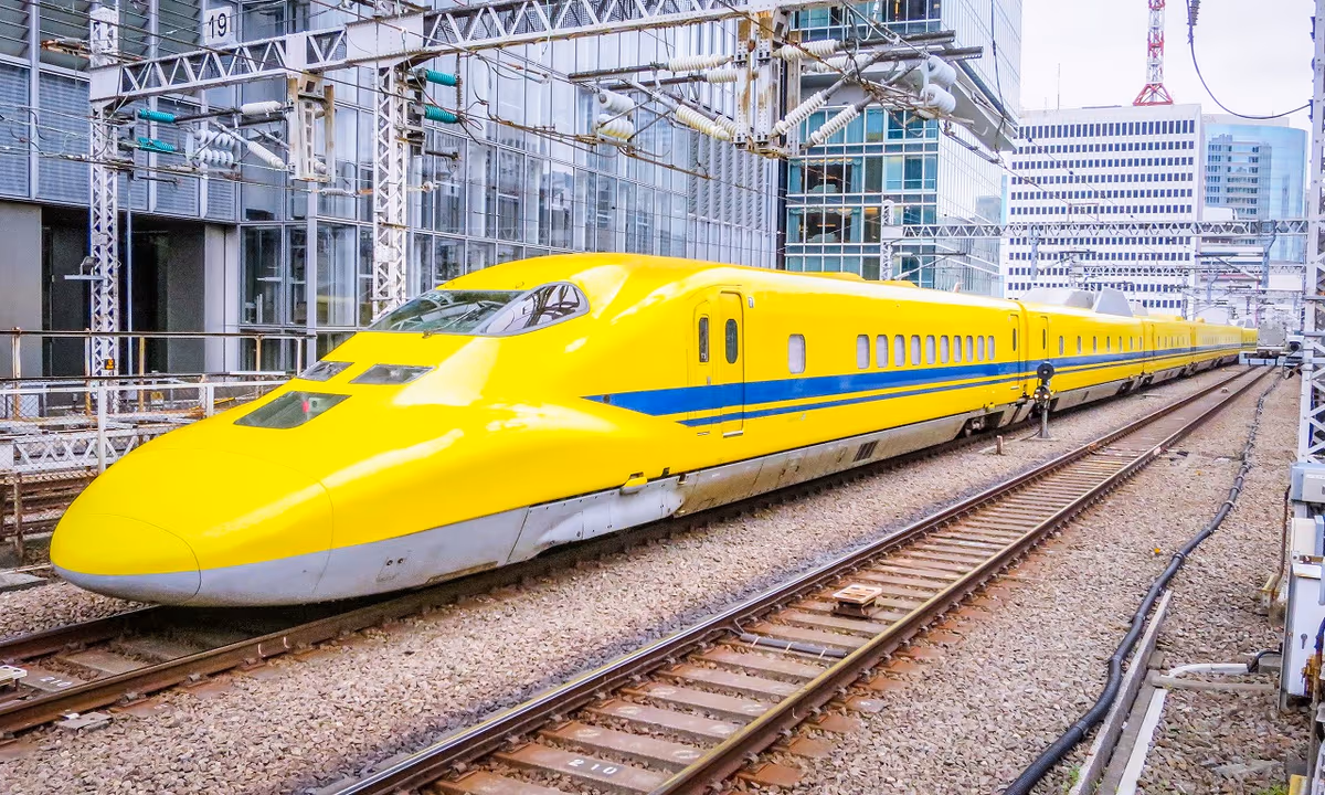 投稿写真：東京駅を発車したドクターイエロー②