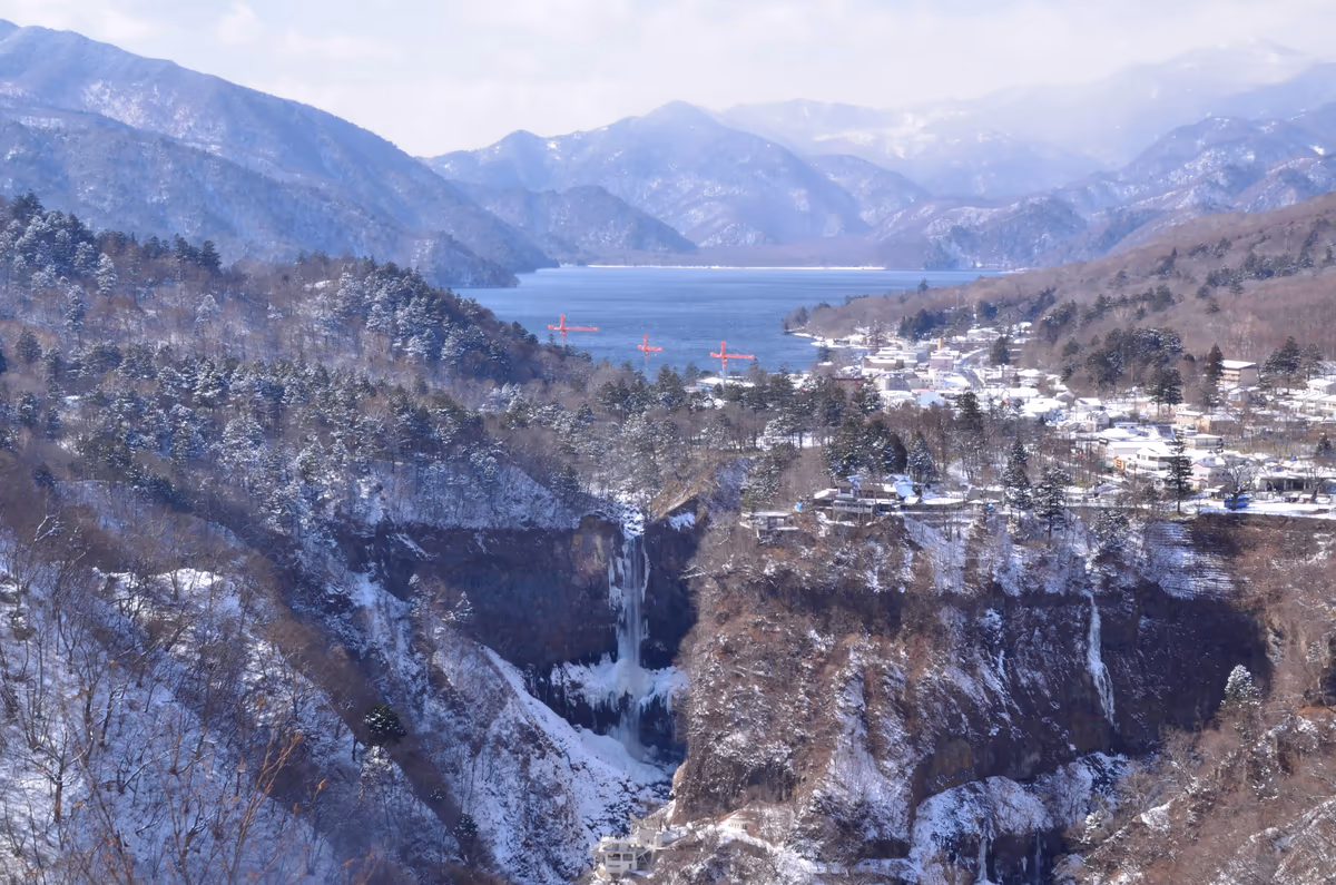 投稿写真：雪の晴間の下の華厳の滝
