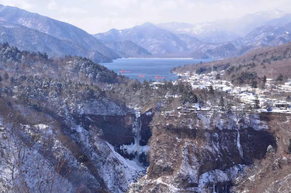 投稿写真：雪の晴間の下の華厳の滝
