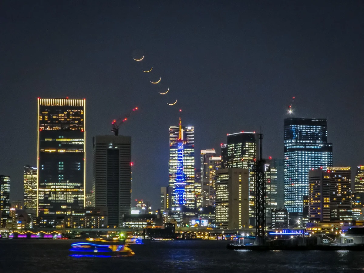 投稿写真：東京タワー目指して沈む地球照付二日月