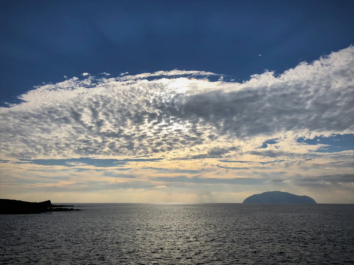 投稿写真：御蔵島と新鼻新山