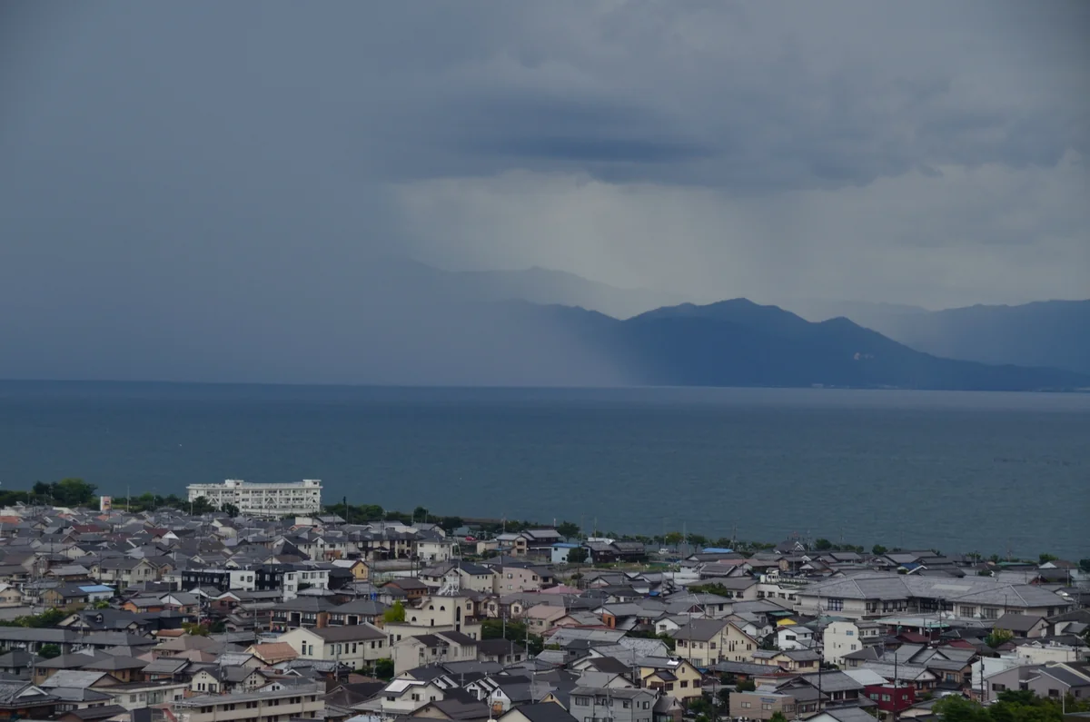 投稿写真：淡い海の夕立