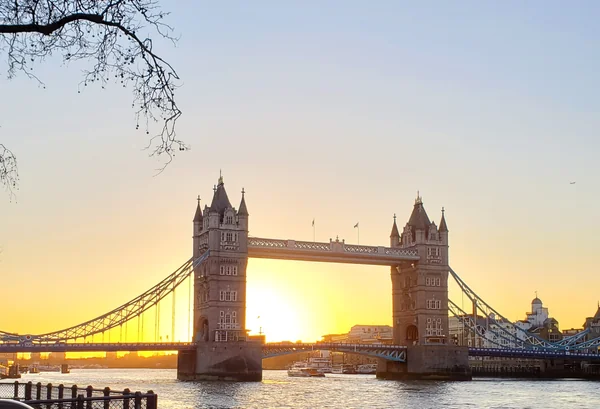 投稿：朝焼けのタワー・ブリッジ